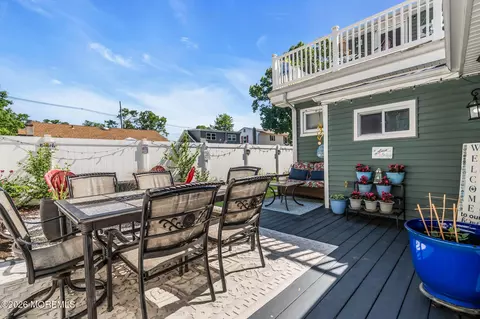 Exterior - 442 Mohawk Dr, Brick, NJ 08723 photo 6 of 9