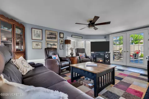 Living - 442 Mohawk Dr, Brick, NJ 08723 photo 1 of 2