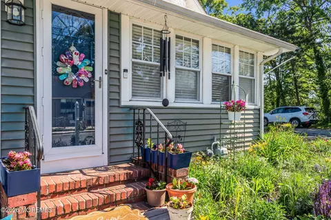 Exterior - 442 Mohawk Dr, Brick, NJ 08723 photo 3 of 9