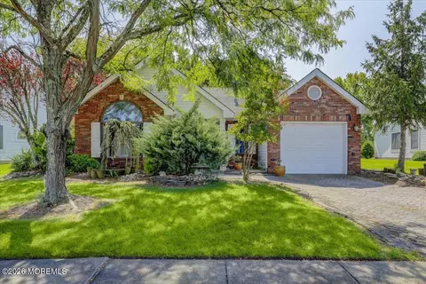 19 Hampton Dr, Marlboro, NJ 07746