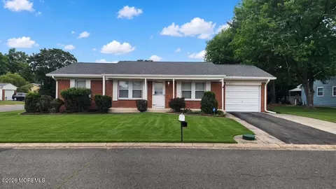 5 Monmouth Ln, Whiting, NJ 08759