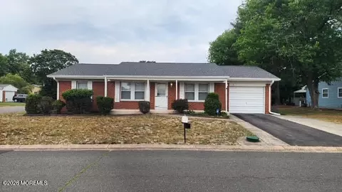 5 Monmouth Ln, Whiting, NJ 08759