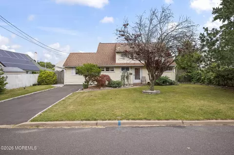 4 Farmbrook Dr, Old Bridge, NJ 08857 photo 3
