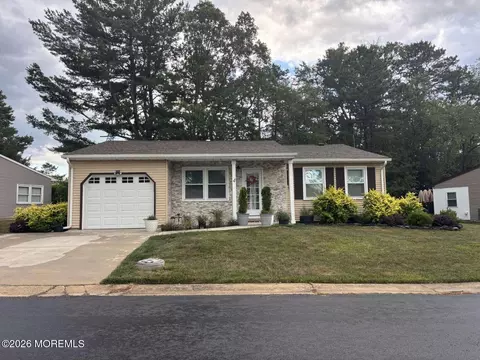 4 Longwood Dr, Whiting, NJ 08759