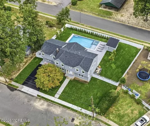 19 Roslyn Dr, Oakhurst, NJ 07755