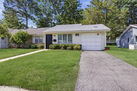 78 Camelia Ct # B, Lakewood, NJ 08701