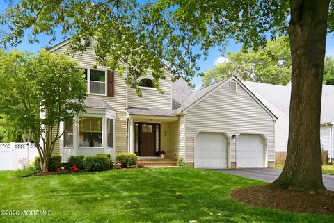92 Meadow Dr, Shrewsbury, NJ 07702