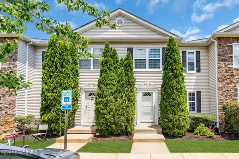 51 Aspen Ct, Lakewood, NJ 08701