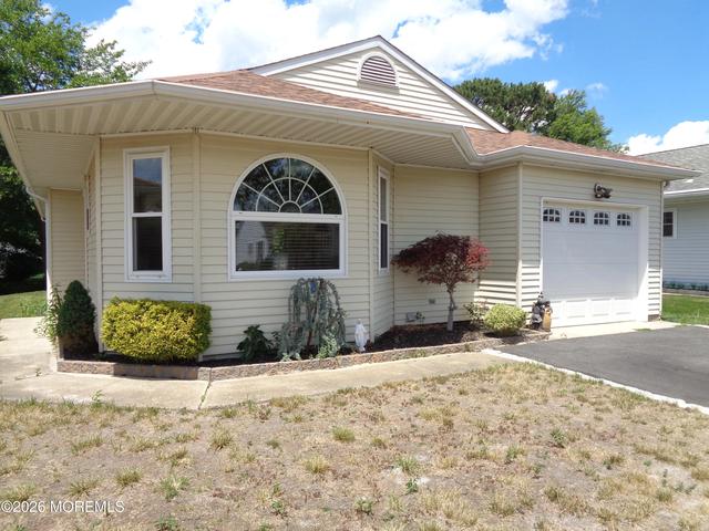 30 Oakengates Dr, Toms River, NJ 08757