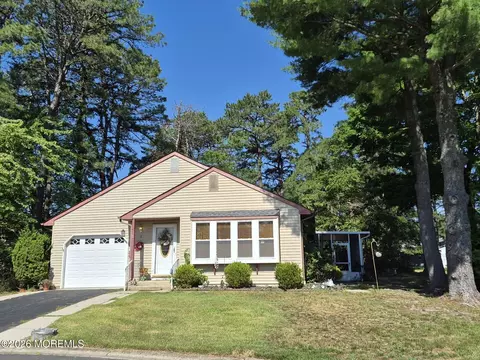2 Holyoke Ct #62, Whiting, NJ 08759