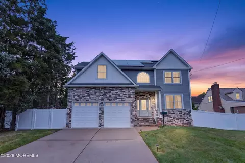 310 Campbell St, Woodbridge, NJ 07095