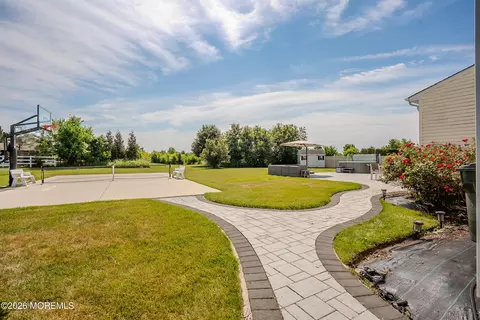 10 Nicole Ct, Freehold, NJ 07728