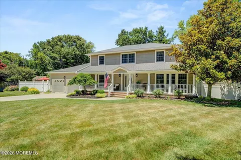 5 Trotter Ter, Belford, NJ 07718