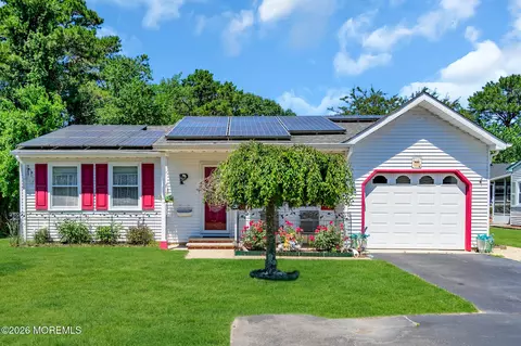 65 Chelsea Dr, Whiting, NJ 08759