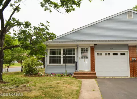 10 A Crocus Ln, Whiting, NJ 08759