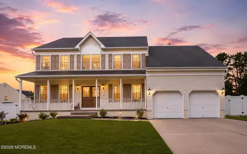 12 Brittany Dr, Bayville, NJ 08721