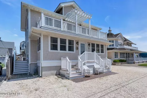 11 Dover Ave, Lavallette, NJ 08735