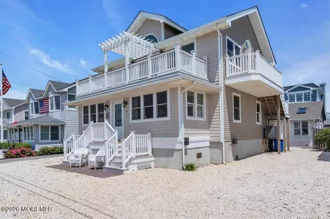 11 Dover Ave, Lavallette, NJ 08735