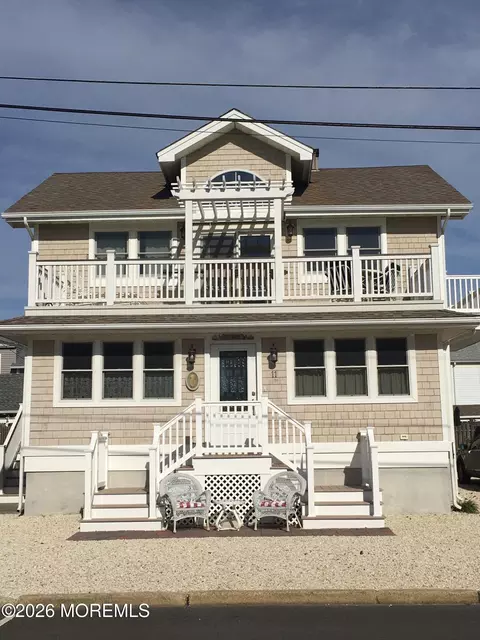 11 Dover Ave, Lavallette, NJ 08735