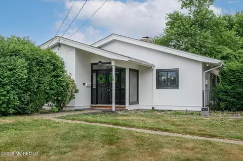 15 Wilson Cir W, Red Bank, NJ 07701