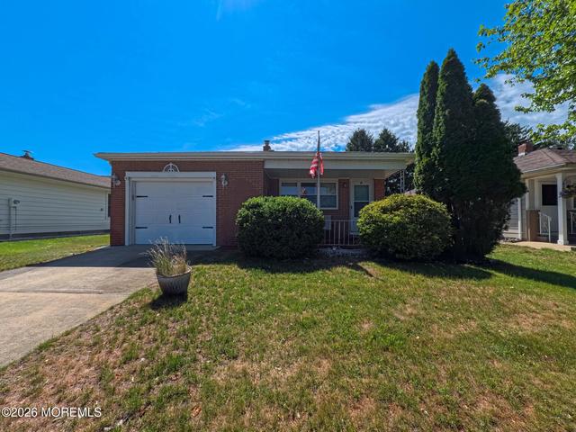 7 Pavilion St, Toms River, NJ 08757