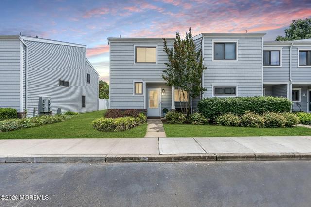 6 Beverly Ct, Tinton Falls, NJ 07724
