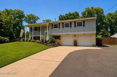 1031 Zircon Dr, Toms River, NJ 08753