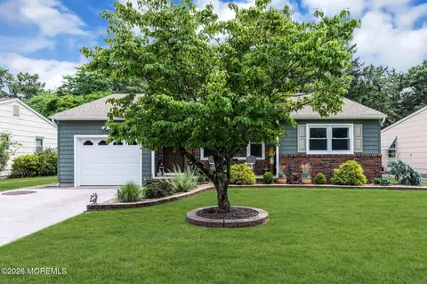 12 Millbrook Dr, Toms River, NJ 08757