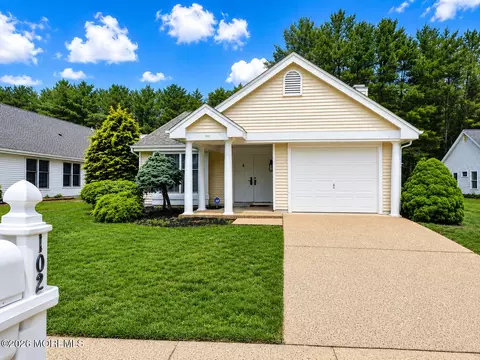 102 Cardigan Ct, Manchester, NJ 08759