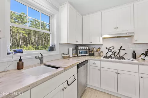 Kitchen - 2516 Dover Rd, Forked River, NJ 08731 photo 6 of 6