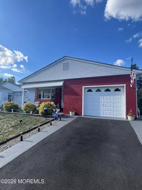 112 Santiago Dr, Toms River, NJ 08757