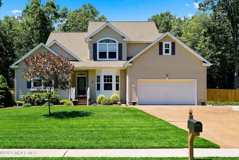 5 Country Woods Ln, Pine Beach, NJ 08741
