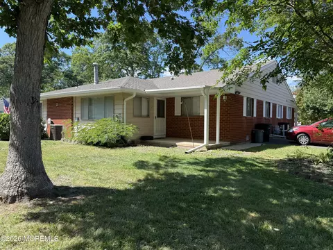 23 A Cardinal St, Manchester, NJ 08759