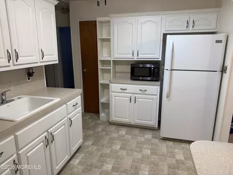 23 A Cardinal St, Manchester, NJ 08759