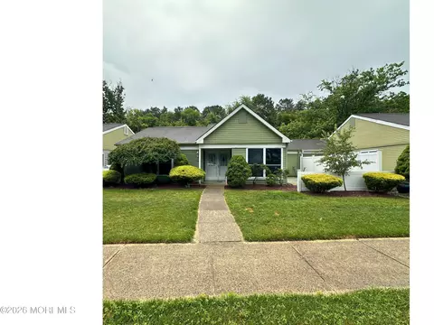 680 Huntington Dr # B, Manchester, NJ 08759