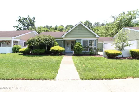 680 Huntington Dr # B, Manchester, NJ 08759