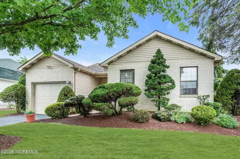 36 Murray Hill Ter, Marlboro, NJ 07746