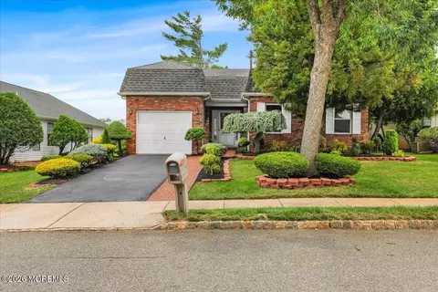 16 Suffolk Way, Marlboro, NJ 07746