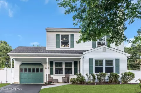 107 Oak Glen Rd, Toms River, NJ 08753