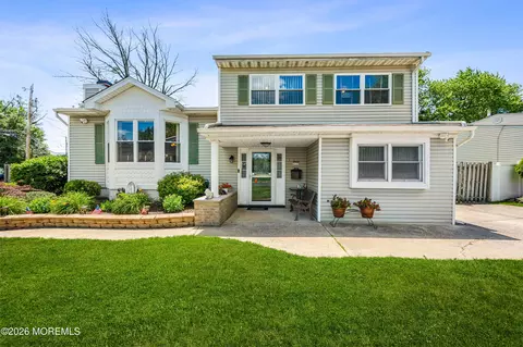 55 Woodview Dr, Old Bridge, NJ 08857
