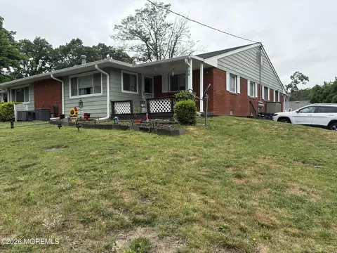 1 A Falcon St #A, Manchester, NJ 08759
