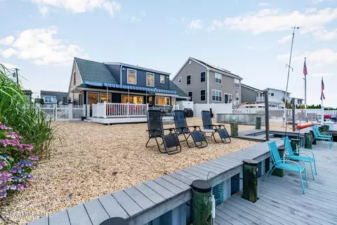 510 Bayview Dr, Toms River, NJ 08753