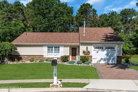 6 Surrey Ct, Forked River, NJ 08731