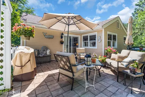 Exterior - 6 Surrey Ct, Forked River, NJ 08731 photo 4 of 12