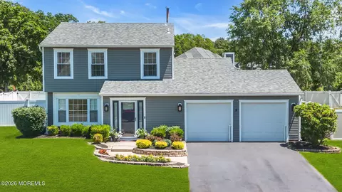38 Markwood Dr, Howell, NJ 07731