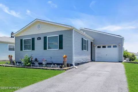 1017 Camino Real Ct, Toms River, NJ 08757