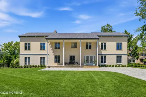 4 Mount Ct, Oakhurst, NJ 07755