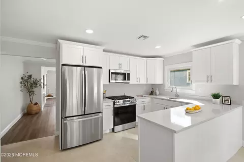 205 Bonaire Dr, Toms River, NJ 08757