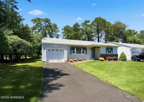 1 Beaverbrook Dr, Toms River, NJ 08757