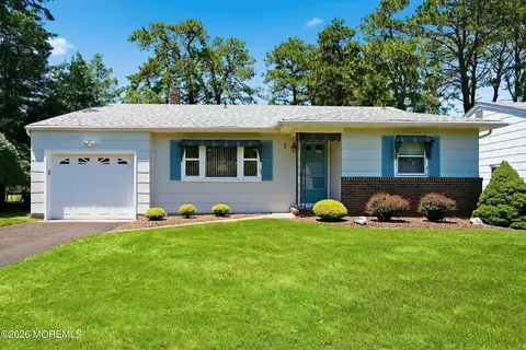 1 Beaverbrook Dr, Toms River, NJ 08757